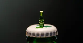 চালের দানার সমান বিয়ারের বোতল বানালো কার্লসবার্গ!